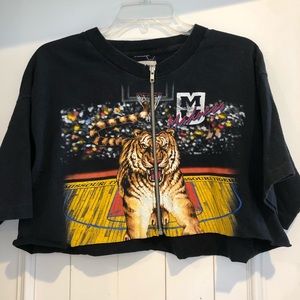 LF Graphic Crop Tee